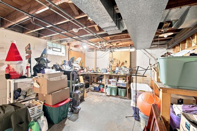 121 S Commonwealth Avenue, Elgin, IL 60123