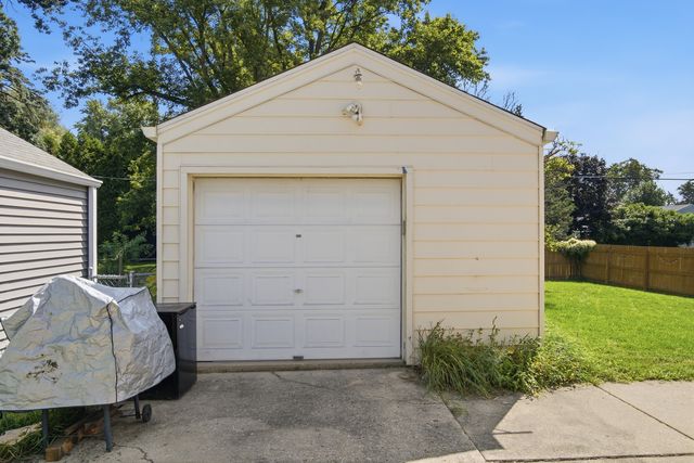 121 S Commonwealth Avenue, Elgin, IL 60123