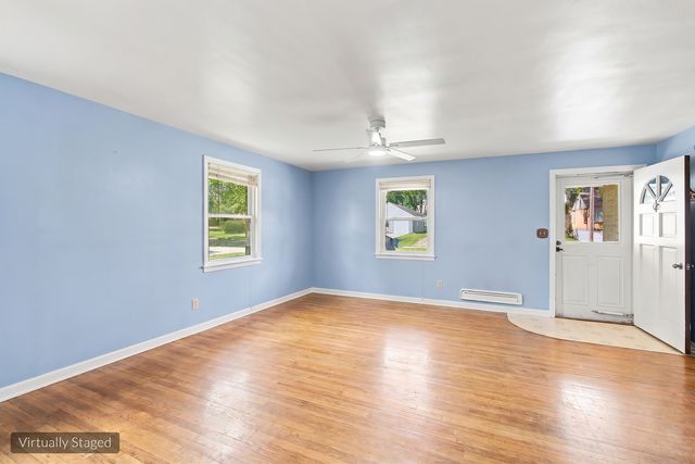 121 S Commonwealth Avenue, Elgin, IL 60123