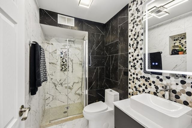 6007 N SHERIDAN Road 29F, Chicago, IL 60660