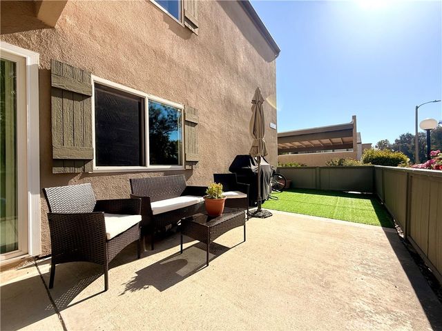 24525 Trevino U1, Valencia, CA 91355