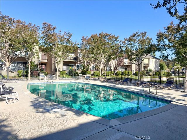 24525 Trevino U1, Valencia, CA 91355