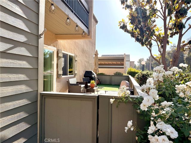 24525 Trevino U1, Valencia, CA 91355