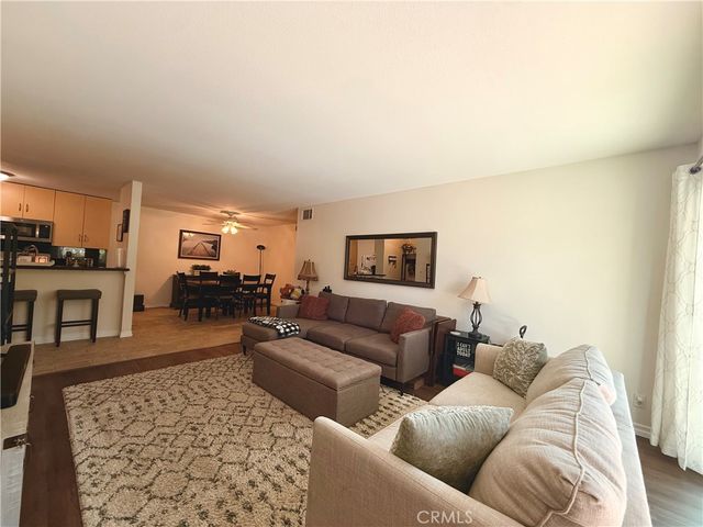 24525 Trevino U1, Valencia, CA 91355