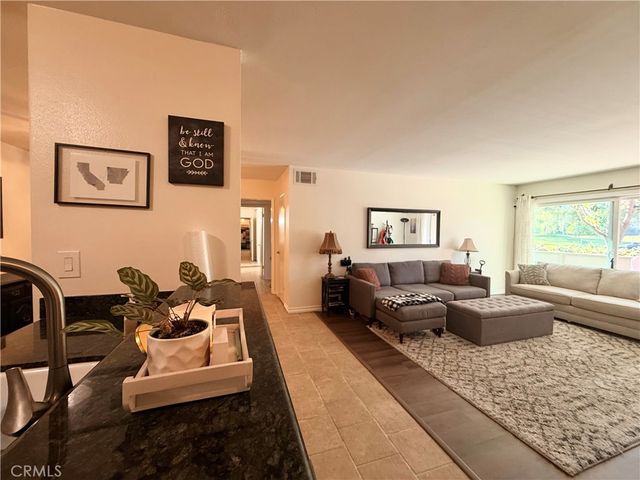 24525 Trevino U1, Valencia, CA 91355