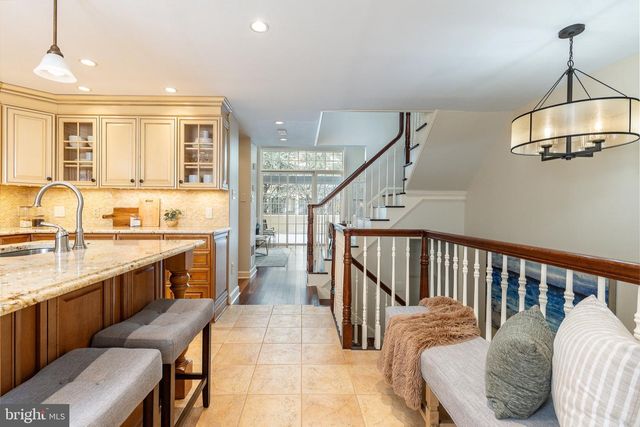 621 SPRUCE ST, Philadelphia, PA 19106