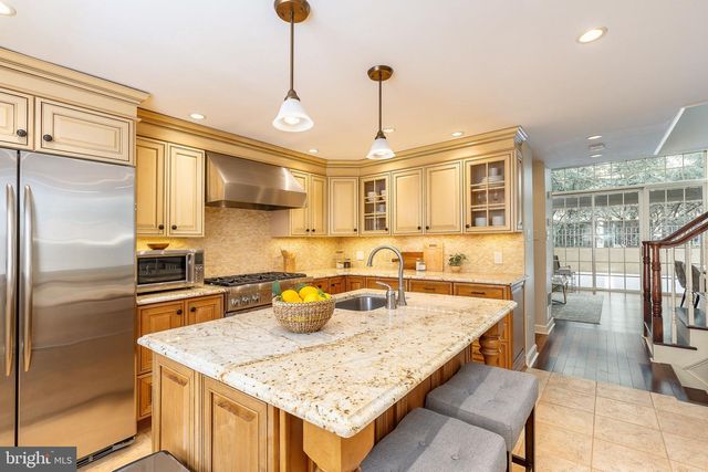 621 SPRUCE ST, Philadelphia, PA 19106