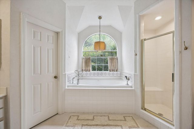 5591 Beverlyhill Street, Houston, TX 77056