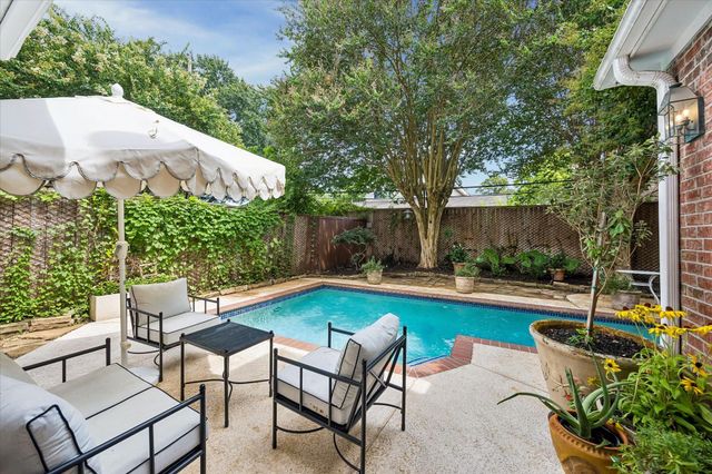 5591 Beverlyhill Street, Houston, TX 77056
