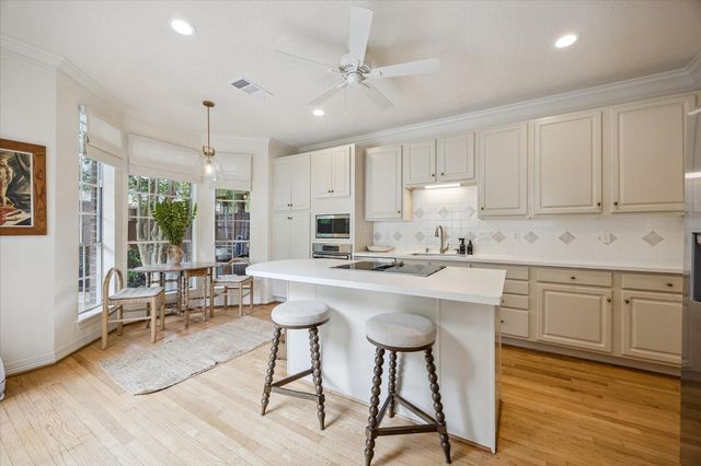 5591 Beverlyhill Street, Houston, TX 77056
