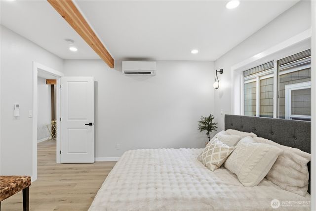 1927 42nd Avenue SW, Seattle, WA 98116