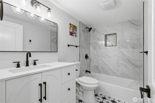 1927 42nd Avenue SW, Seattle, WA 98116