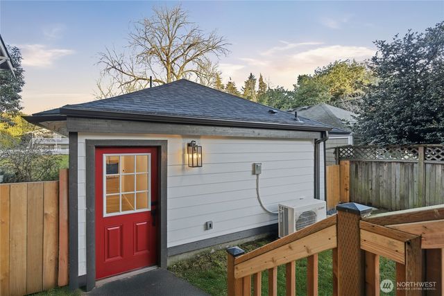 1927 42nd Avenue SW, Seattle, WA 98116