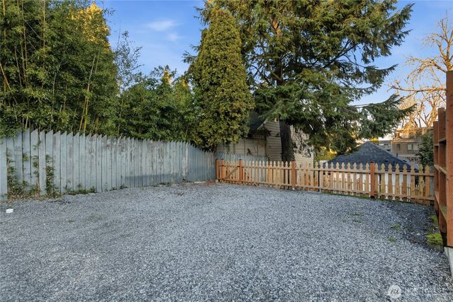 1927 42nd Avenue SW, Seattle, WA 98116