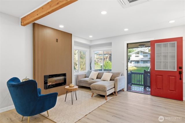 1927 42nd Avenue SW, Seattle, WA 98116