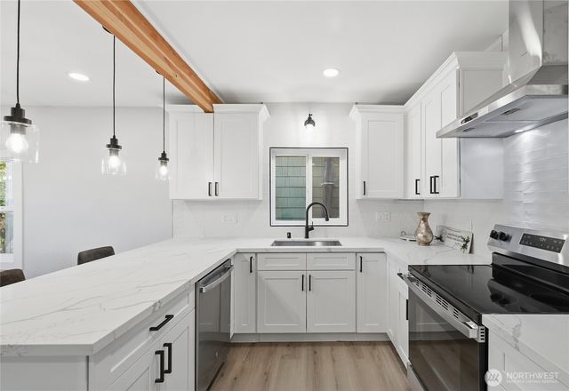 1927 42nd Avenue SW, Seattle, WA 98116