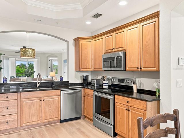 5122 MANORWOOD DRIVE 4B, Sarasota, FL 34235