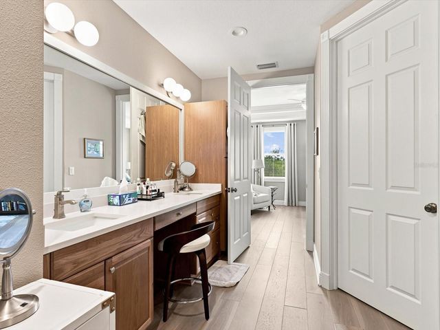 5122 MANORWOOD DRIVE 4B, Sarasota, FL 34235