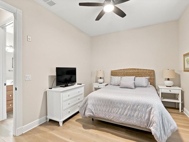 5122 MANORWOOD DRIVE 4B, Sarasota, FL 34235
