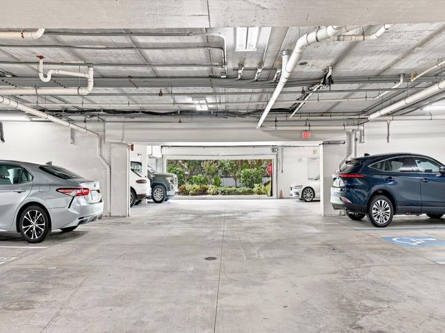 5122 MANORWOOD DRIVE 4B, Sarasota, FL 34235