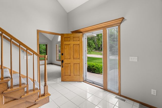 7200 Plum Drive, Urbandale, IA 50322