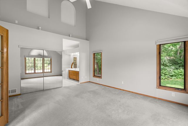 7200 Plum Drive, Urbandale, IA 50322
