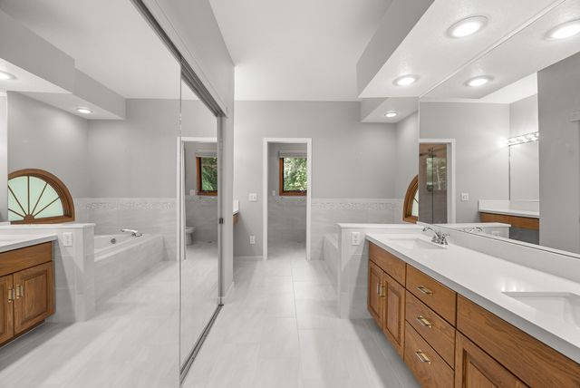 7200 Plum Drive, Urbandale, IA 50322