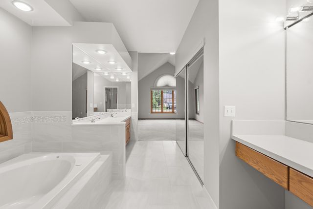 7200 Plum Drive, Urbandale, IA 50322