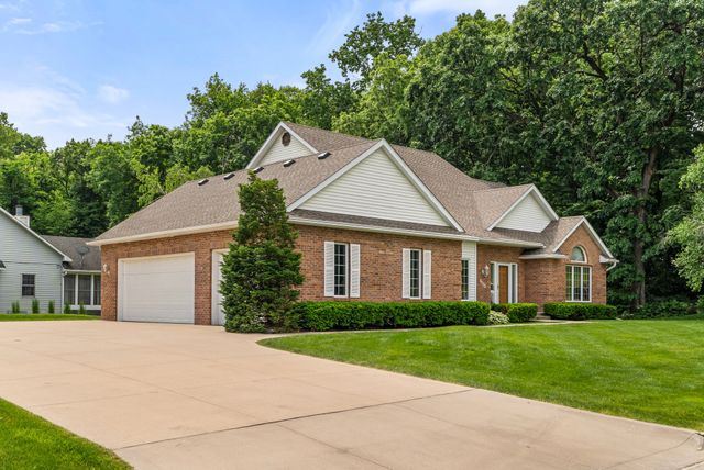 7200 Plum Drive, Urbandale, IA 50322