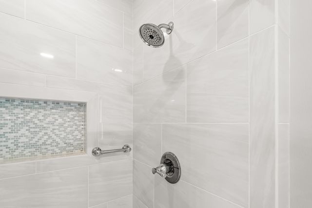 7200 Plum Drive, Urbandale, IA 50322