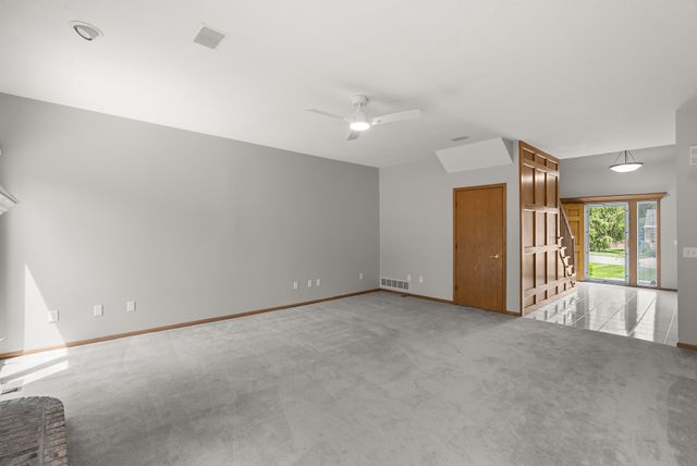 7200 Plum Drive, Urbandale, IA 50322