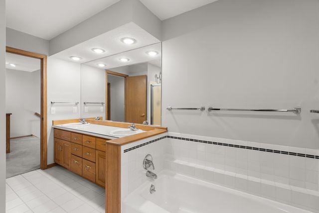 7200 Plum Drive, Urbandale, IA 50322