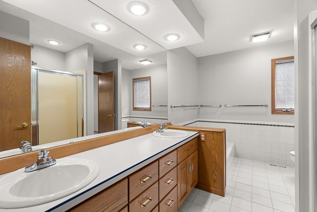 7200 Plum Drive, Urbandale, IA 50322