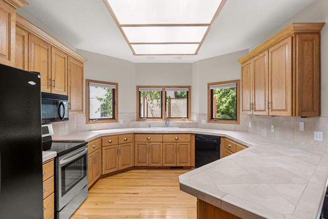 7200 Plum Drive, Urbandale, IA 50322