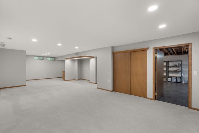 7200 Plum Drive, Urbandale, IA 50322
