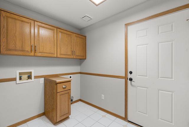7200 Plum Drive, Urbandale, IA 50322