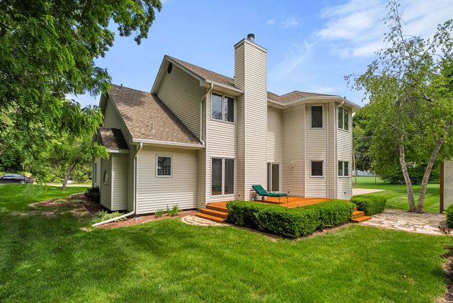 7200 Plum Drive, Urbandale, IA 50322