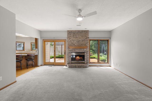 7200 Plum Drive, Urbandale, IA 50322