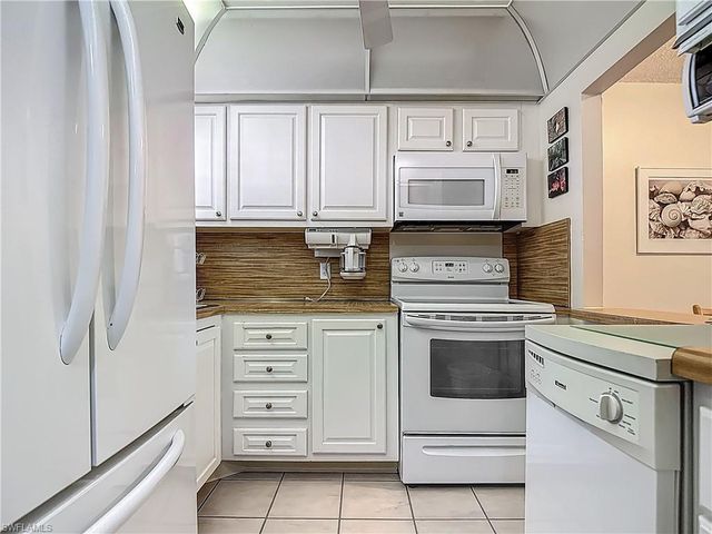 175 TURTLE LAKE CT 108, Naples, FL 34105