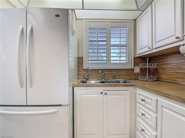 175 TURTLE LAKE CT 108, Naples, FL 34105