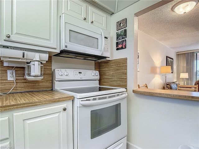 175 TURTLE LAKE CT 108, Naples, FL 34105