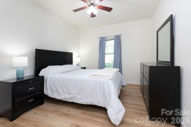400 Vista Lake Drive 002, Candler, NC 28715