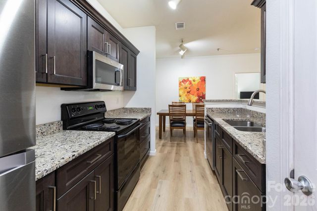 400 Vista Lake Drive 002, Candler, NC 28715