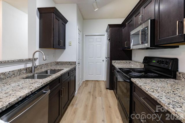 400 Vista Lake Drive 002, Candler, NC 28715
