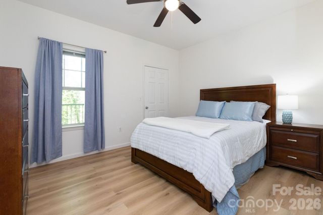 400 Vista Lake Drive 002, Candler, NC 28715