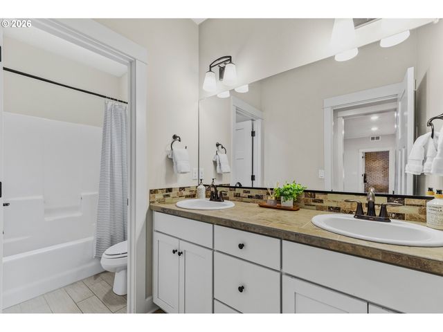 13704 Nw 52ND Ave, Vancouver, WA 98685