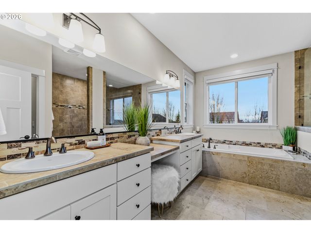 13704 Nw 52ND Ave, Vancouver, WA 98685