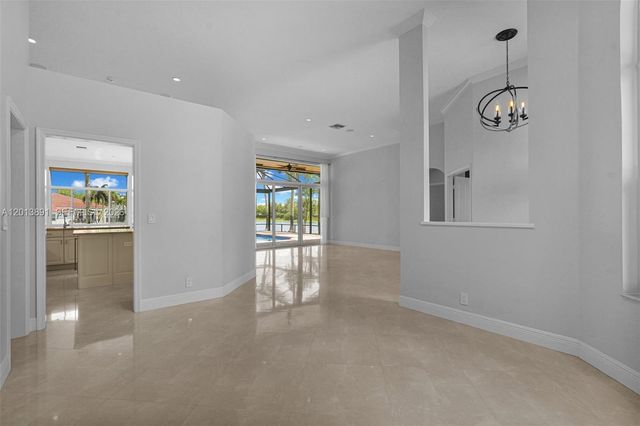 2715 Edgewater Court, Weston, FL 33332