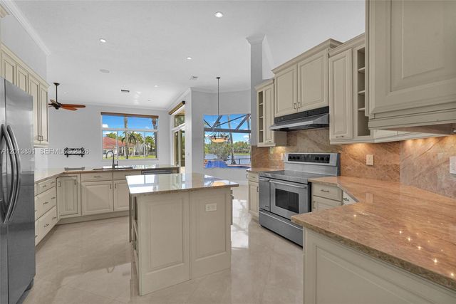 2715 Edgewater Court, Weston, FL 33332