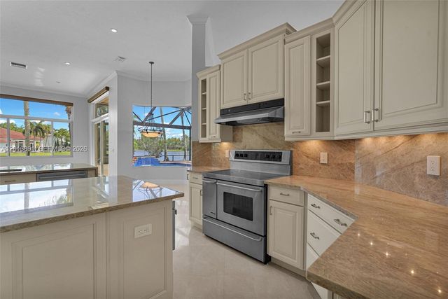 2715 Edgewater Court, Weston, FL 33332